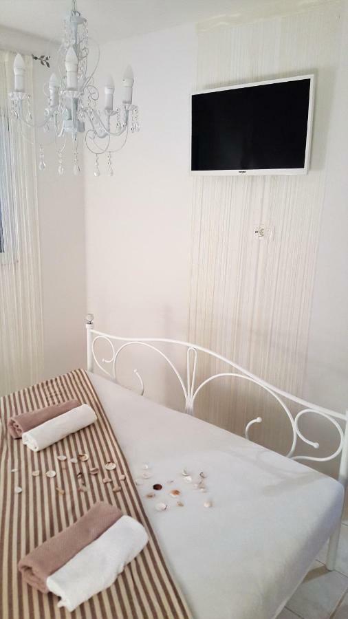 Apartmani Sarm Vir Exterior foto