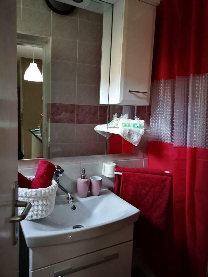 Apartmani Sarm Vir Exterior foto